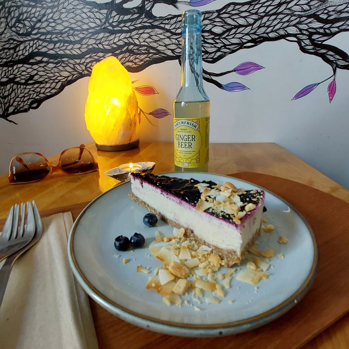 review photo of Mama Reykjavik blueberry cheesecake shared by @kitchenhugbymimi on 14 Aug 2022 - review