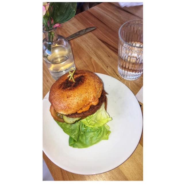 Foto do prato “Waterworks Cheeseburger”