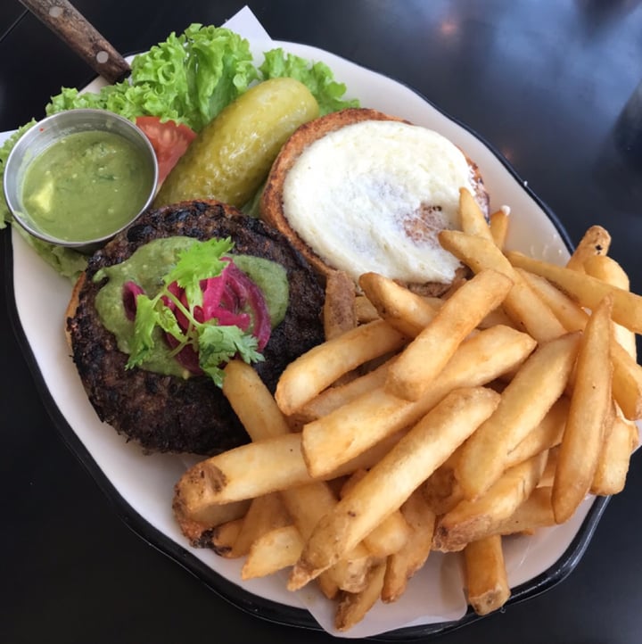 photo of Black Tap Singapore Vegan Burger 🍔 shared by @kelsey on  31 Aug 2019 - review