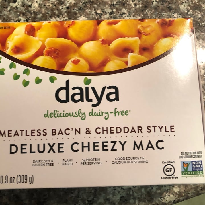 review photo of Daiya Bacon and Cheddar Deluxe Cheezy Mac shared by @hadley on 27 Jan 2021 - review