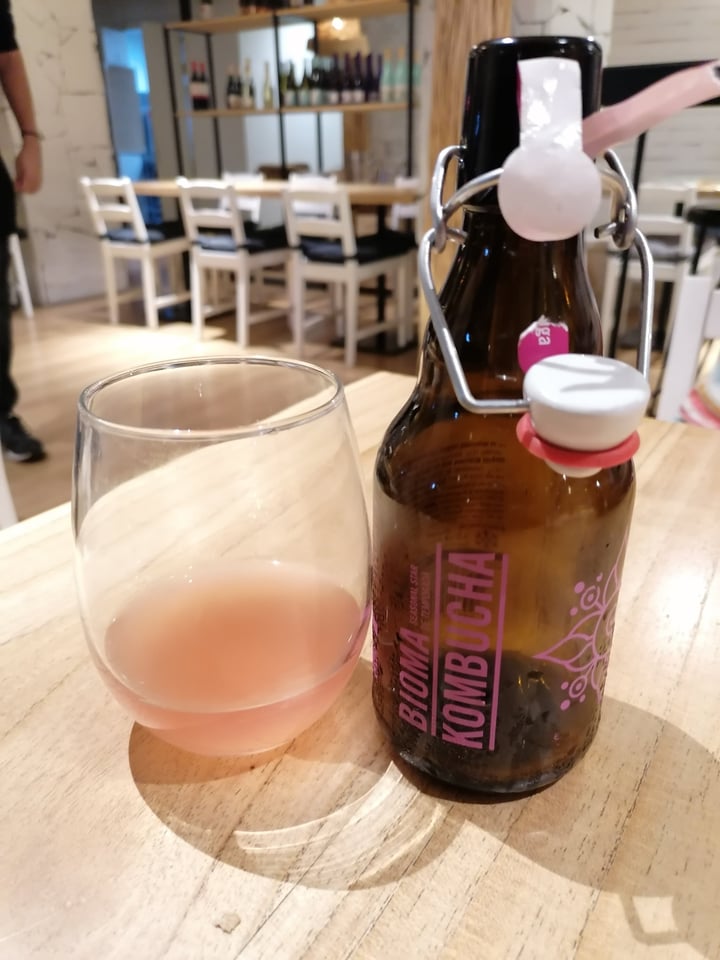 photo of Bioma Kombucha Bioma Kombucha Frutas temporada shared by @neusbcn on  16 Oct 2022 - review