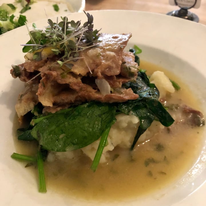 photo of Blossom on Columbus Seitan Piccata shared by @ilovegoats on  12 May 2022 - review
