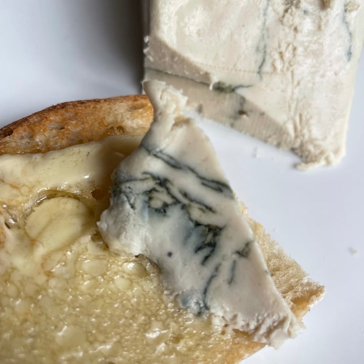 photo of Fauxmage Gorgonzola-Style Cashew Cheese shared by @meryl on  24 Aug 2021 - review