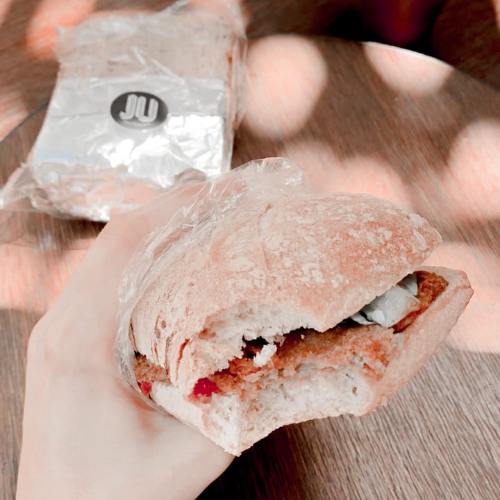 photo of JU Vegano Sandwich De Milanesa De Berenjenas shared by @maryheino on  18 Jan 2021 - review