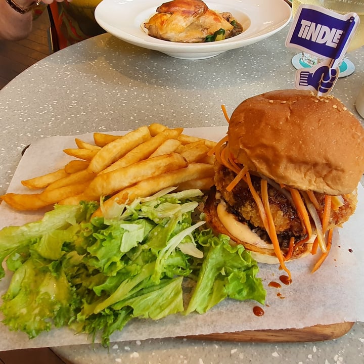 photo of Privé Paragon Sweet & Sticky Panko-Crusted TiNDLE™ Burger shared by @ahruru on  07 May 2021 - review