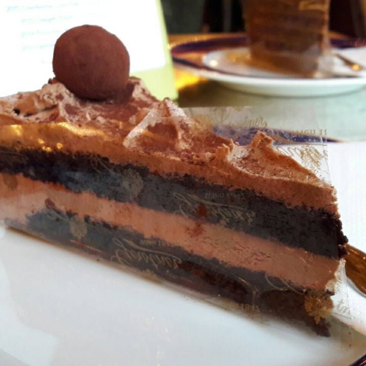review photo of Gerstner K. u. K. Hofzuckerbäcker Vegan Chocolate Cake shared by @akikuy on 14 Sep 2021 - review