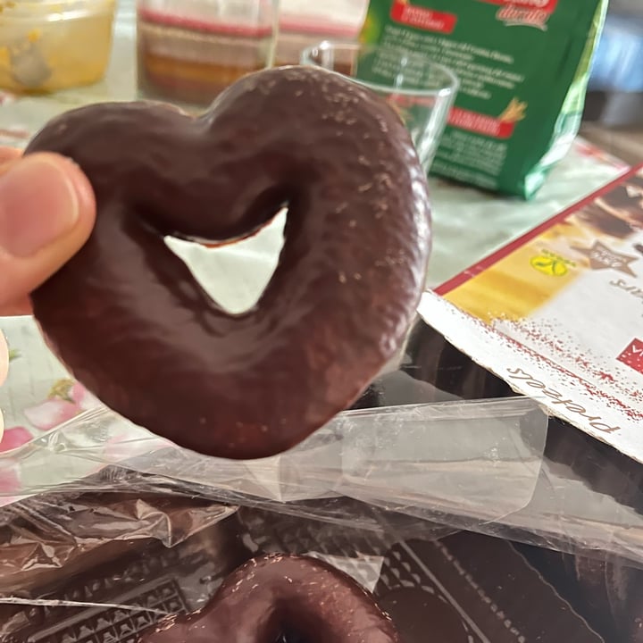 review photo of Favorina Gingerbread Hearts Stars Pretzels shared by @lafusca on 25 Oct 2022 - review