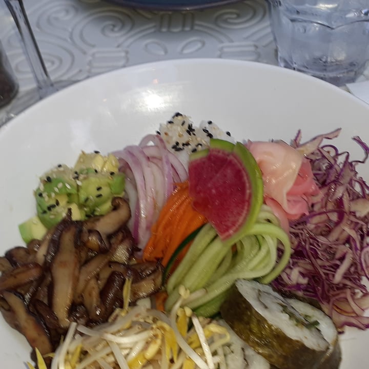 photo of ilali Restaurant Sushi Bowl shared by @rooibosaromatics on  26 Nov 2022 - review