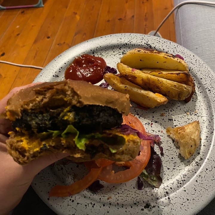 photo of Lexi's Healthy Eatery Activated Charcoal Burger shared by @herbivorousimogen on  15 Jul 2021 - review