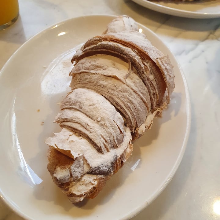 photo of The Vegan Corner Croissant relleno de Nutella Vegana shared by @kirsten123 on  16 May 2022 - review