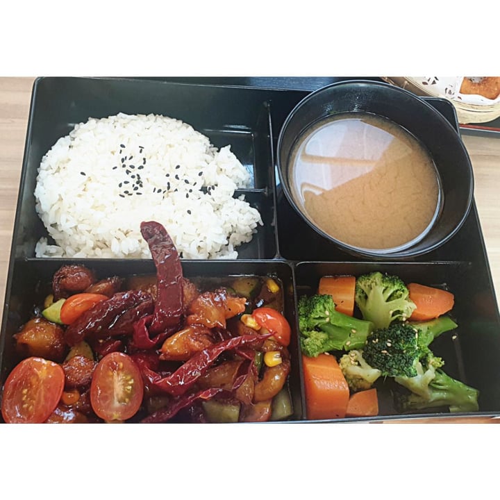 photo of Vegan Bowl Kung Pao Chicken Bento shared by @angelica2603 on  11 Apr 2020 - review