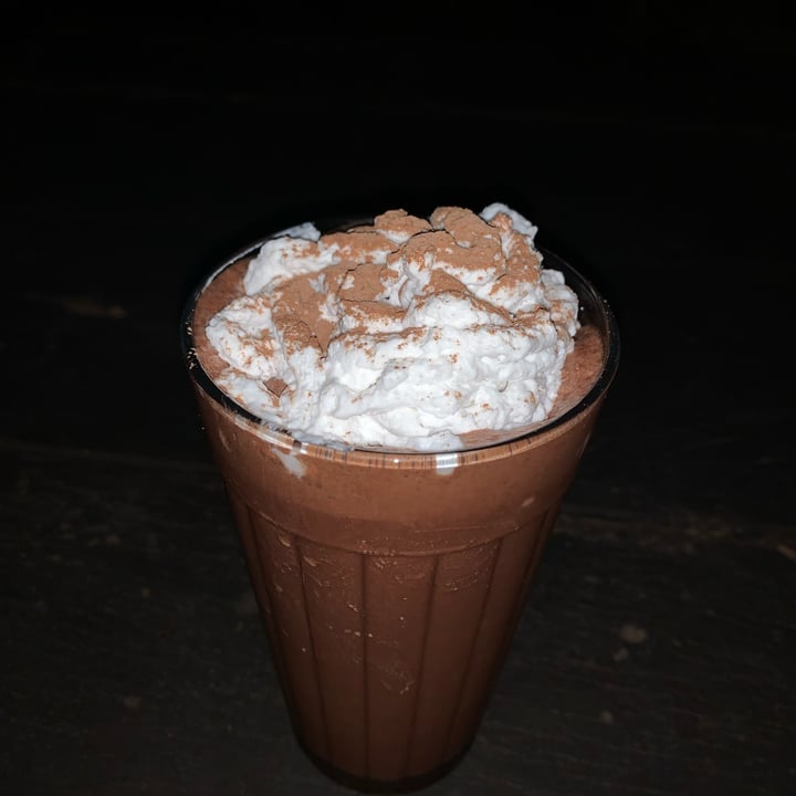 photo of Stuzzi milkshake De Chocolate shared by @catharinabastos on  07 Jun 2022 - review