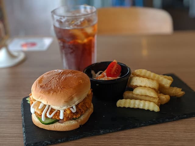 「Omnipork Burger」の料理の写真