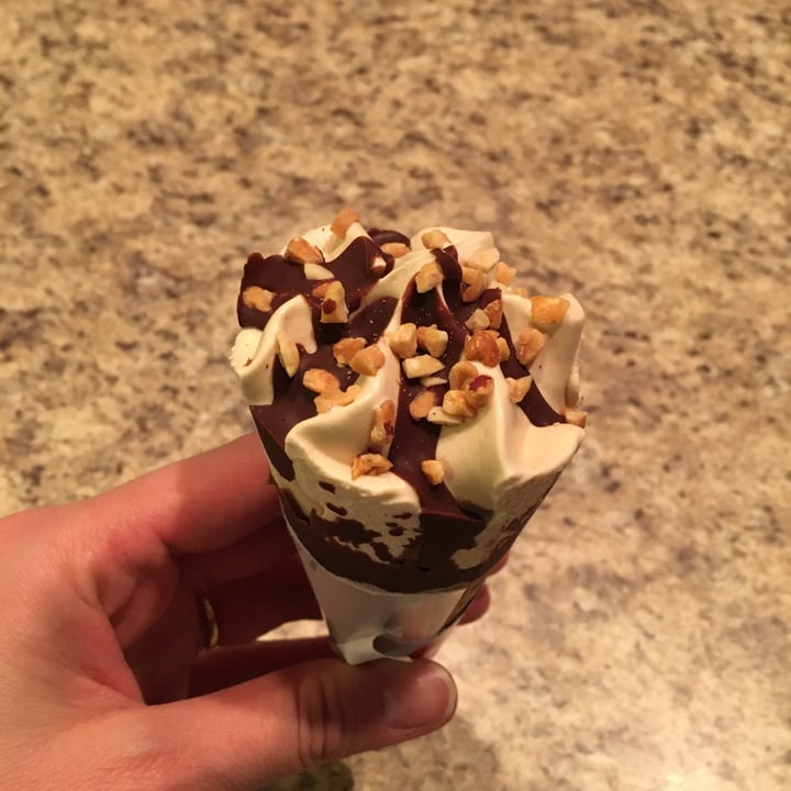review photo of Nestlé Drumstick Caramel shared by @vicucha15 on 31 Jul 2021 - review