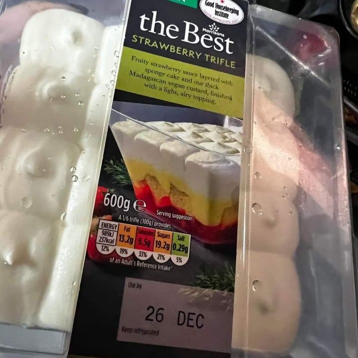 photo of Morrisons The Best Vegan Strawberry Trifle shared by @skito1987 on  28 Dec 2021 - review