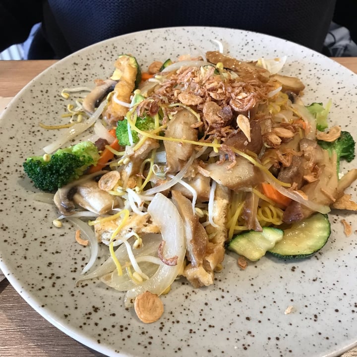 photo of Loving Hut Iceland Golden noodles shared by @arenavegan on  24 Jul 2022 - review