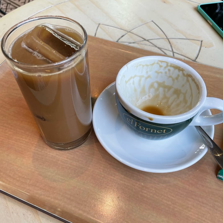 photo of El Fornet Café con leche de avena y hielo shared by @begonya on  17 Jun 2022 - review