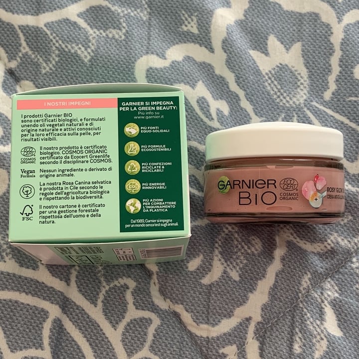 review photo of Garnier Rosy Glow 3 in 1 Youth Cream shared by @marcolily on 22 Jan 2022 - review