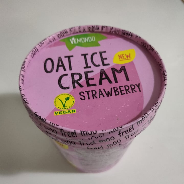 photo of Vemondo Oat Ice Cream Strawberry shared by @oveganoluis on  31 Jul 2021 - review