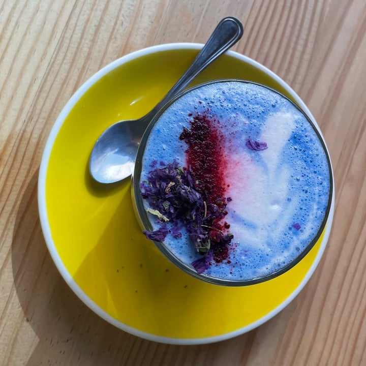 photo of Frutas Prohibidas Blue latte shared by @elenina on  28 Aug 2021 - review