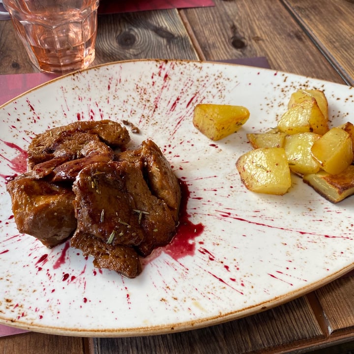 review photo of Rifugio Romano Scacciatora al Montepulciano shared by @asmaticaveg on 07 Apr 2021 - review