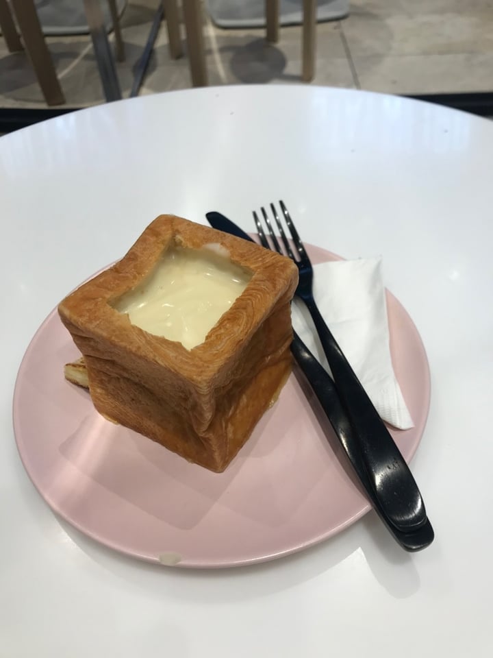 photo of Weirdoughs (Temporarily Closed) Fondue In Cube Croissant shared by @katharinakk on  03 Mar 2020 - review