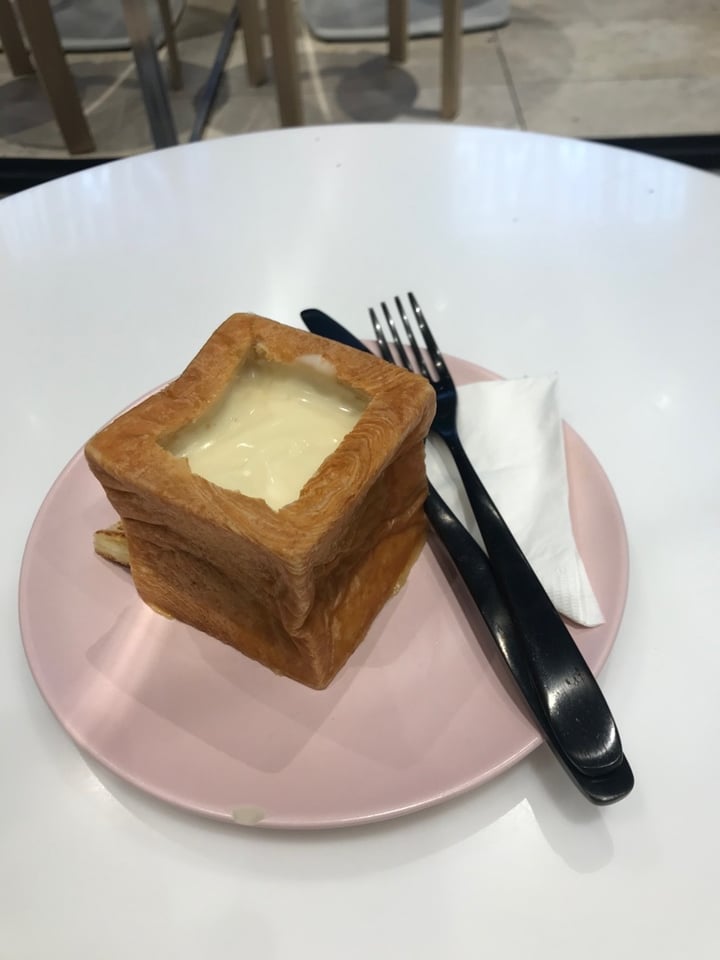 review photo of Weirdoughs (Temporarily Closed) Fondue In Cube Croissant shared by @katharinakk on 03 Mar 2020 - review