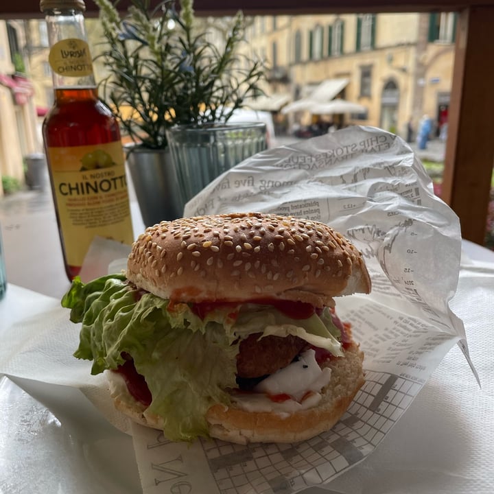 review photo of NANDA'S vegan burgers & cakes Vegan Burger shared by @beascotto on 04 Apr 2022 - review