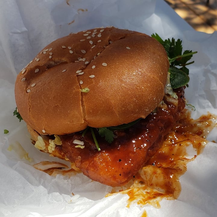 review photo of STALK & SPADE Spicy Sriracha Chick'n shared by @ambularfortheanimals on 29 Apr 2021 - review