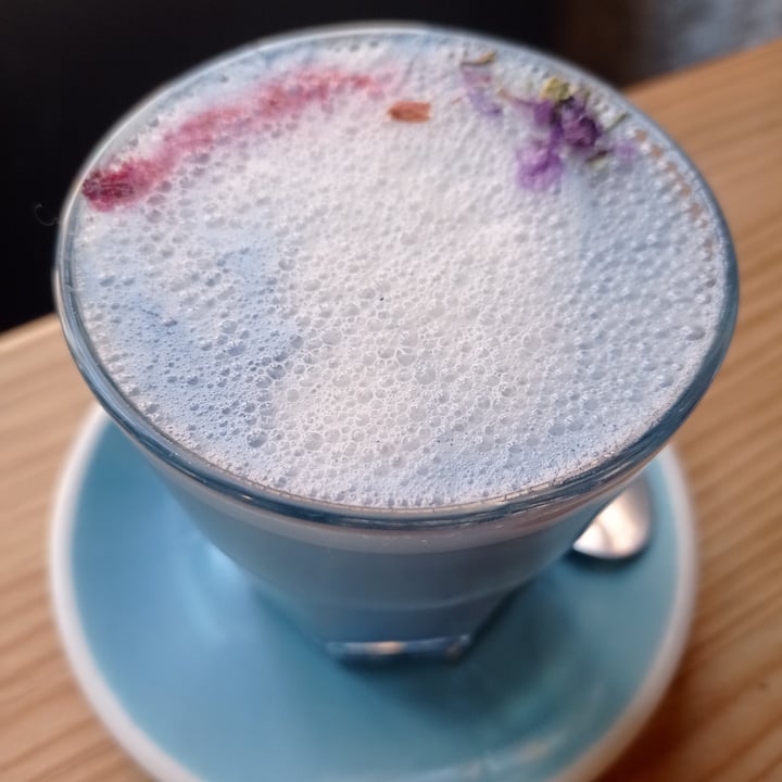 photo of Frutas Prohibidas Blue latte shared by @kantaber on  12 Sep 2021 - review