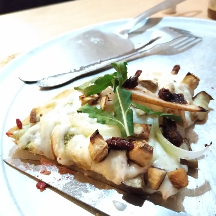 photo of Veggino's Pizza Pizza mediterránea shared by @soledadleon on  03 Jun 2020 - review