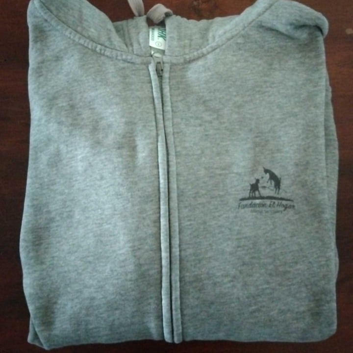 photo of Fundación El hogar Animal Sanctuary sudadera con capucha shared by @davidmastodon on  17 Oct 2022 - review