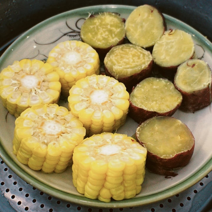 photo of Buffet Chay Cỏ Nội boiled corn and sweet potato shared by @fi-iv on  15 Apr 2022 - review