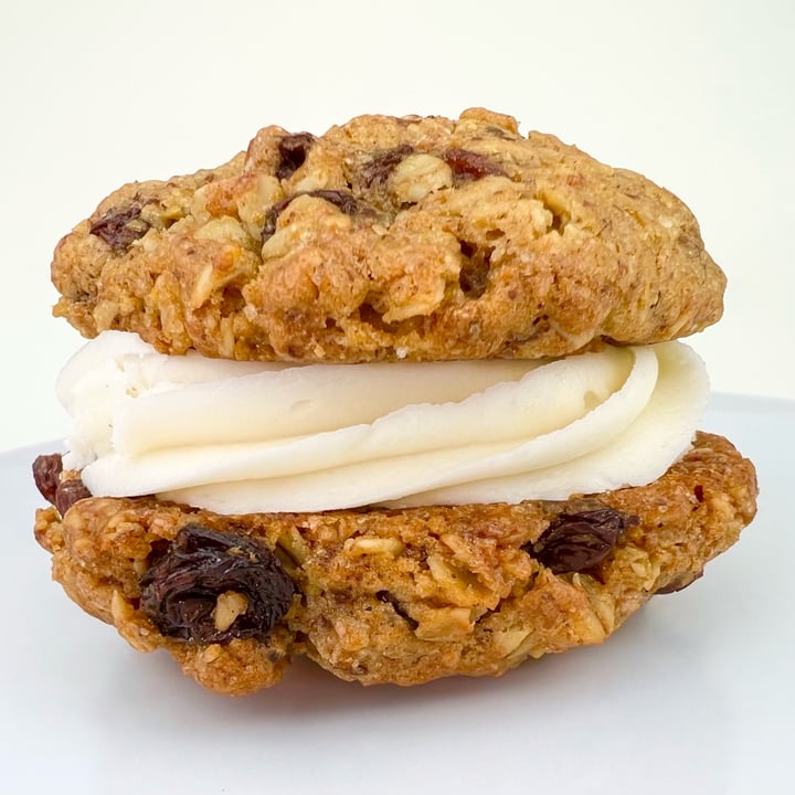 photo of Shoofly Vegan Bakery and Cafe Oatmeal Cream Pie shared by @pdxveg on  05 Nov 2022 - review