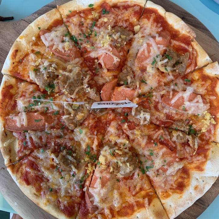 review photo of Green Common Singapore Meat Lovers Pizza shared by @leasalim on 07 Jul 2021 - review