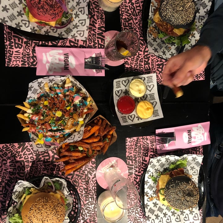 photo of Vegan Junk Food Bar Daddy’s burger shared by @silviaspi on  24 Nov 2021 - review