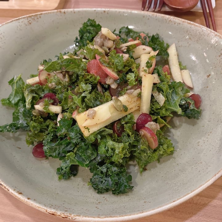 review photo of Am I Addicted - Pottery Studio & V Cafe Kale Waldorf Salad shared by @greenbovine on 14 Jan 2022 - review