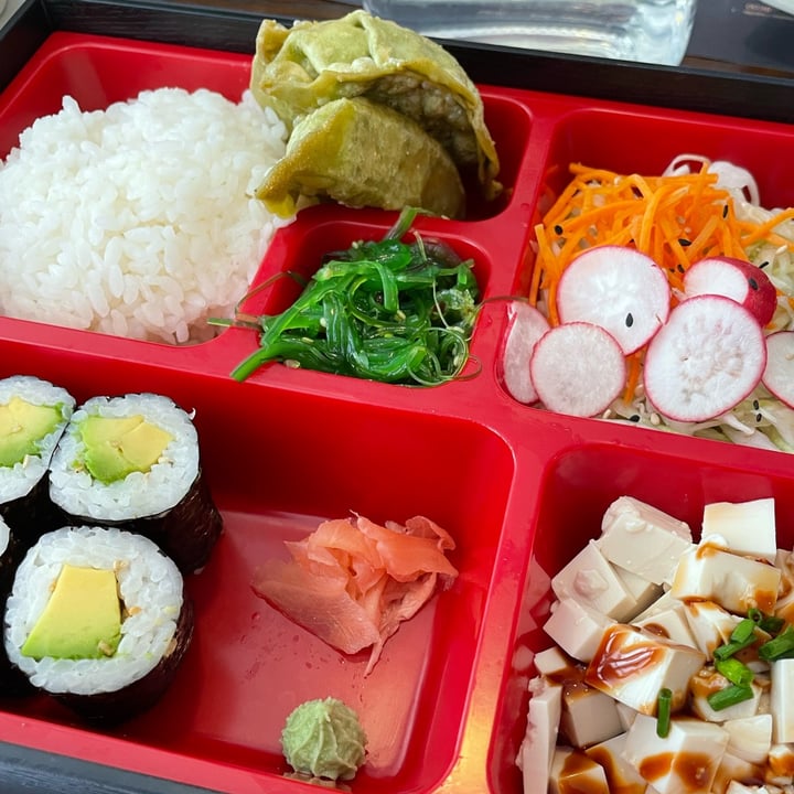 photo of Sushi Party bento vege shared by @misscyanide on  21 Jul 2022 - review