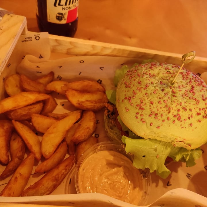photo of Flower Burger Elf burger shared by @rossiveg on  18 Dec 2021 - review