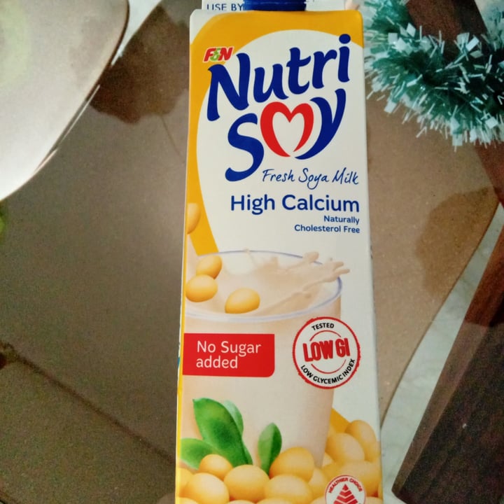 photo of F&N Nutrisoy Fresh Soya Milk High Calcium No Sugar Added shared by @maiwennmia on  10 Nov 2021 - review