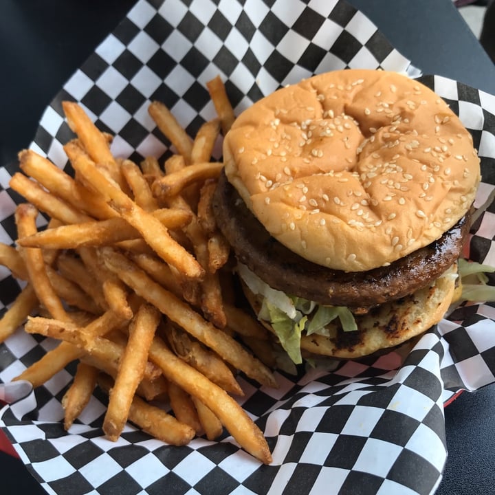 photo of Doomie's Home Cookin' Fake bigmac shared by @dominionandchill on  30 Mar 2020 - review