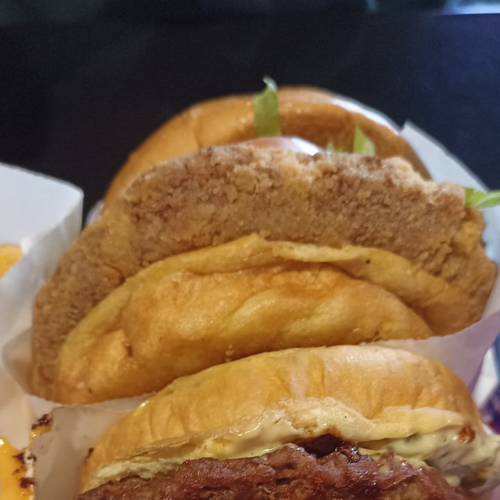 review photo of VEGAN FOX Hamburguesa Not Chicken Vegmac shared by @martinaber on 19 Aug 2022 - review