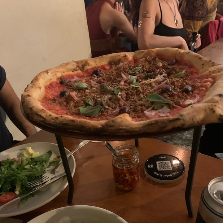 photo of Gigi's Pizzeria tonna pizza shared by @kelvin on  21 Oct 2022 - review