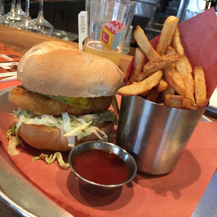 photo of Beertown Public House Guelph Vegan Carolina Fried Chick’n Sandwich shared by @scottofsherwood on  13 Mar 2020 - review