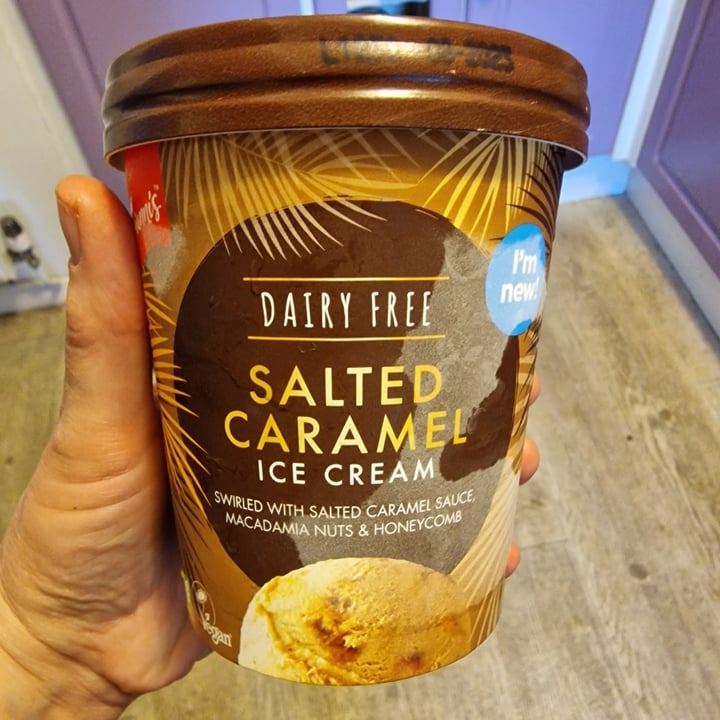 photo of Gianni's Salted caramel ice cream tub shared by @juliakrz on  29 Jun 2022 - review