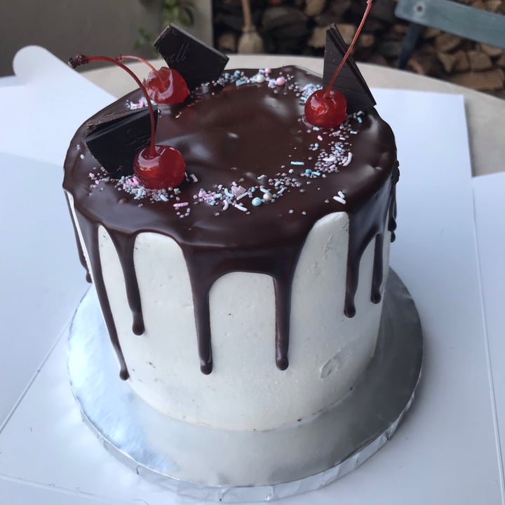 photo of Tessa's Bakery Vegan Chocolate Berry Drip Cake shared by @katiewatt on  29 Jul 2020 - review