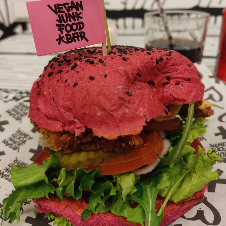 photo of Vegan Junk Food Bar Daddy’s burger shared by @aciredefdumbr on  12 Mar 2022 - review