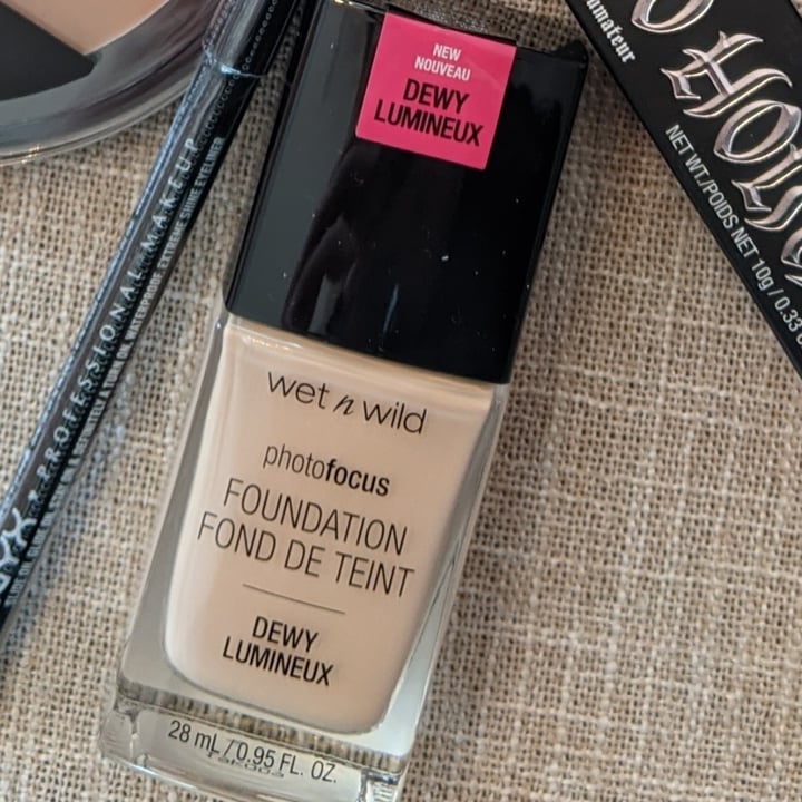 photo of Wet n Wild Beauty Photo focus foundation -nude Ivory shared by @jslaw on  01 Dec 2020 - review