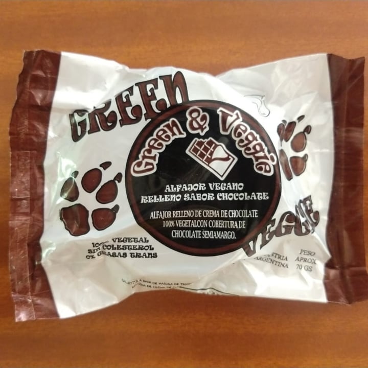 review photo of Green & Veggie Alfajor Vegano relleno de Chocolate shared by @micccasosa on 01 Mar 2021 - review