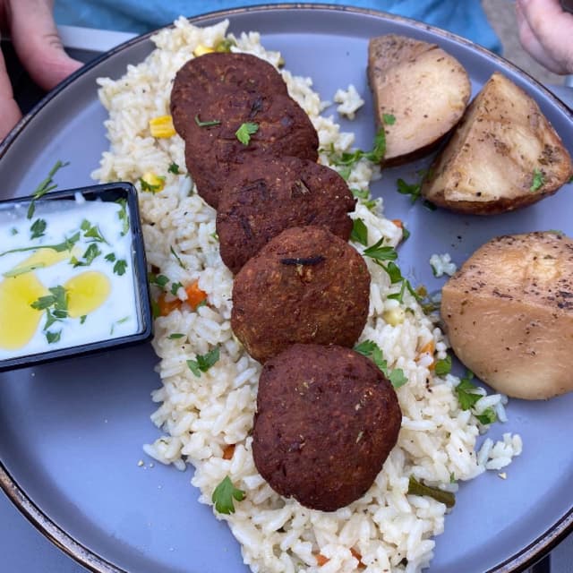 Photo of the dish “Falafel Dinner”